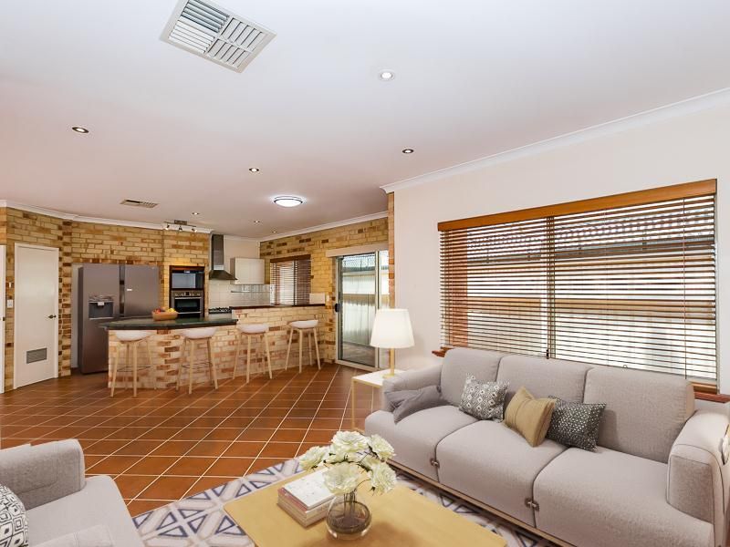 6 Lorica Cove, Hillarys WA 6025, Image 2