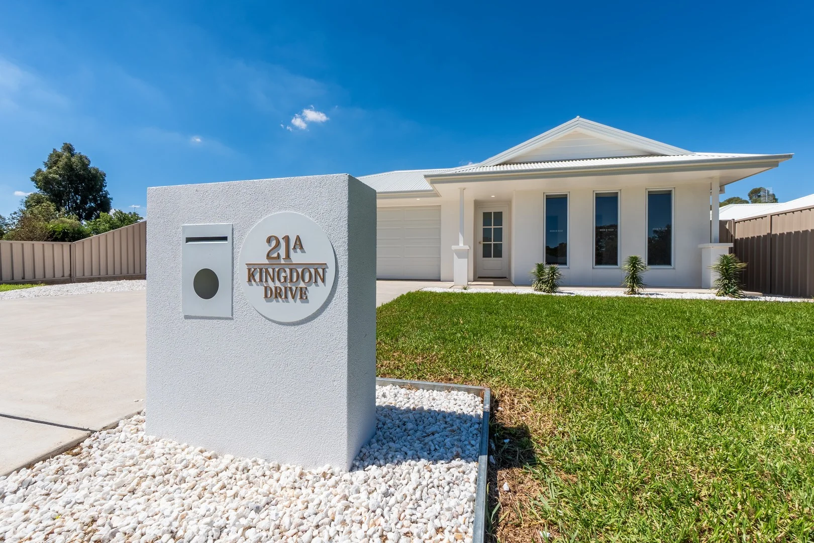 Unit A/21 Kingdon Drive, Coolamon NSW 2701