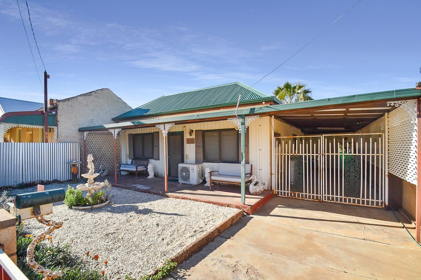 3 bedrooms House in 221 Pell Street BROKEN HILL NSW, 2880