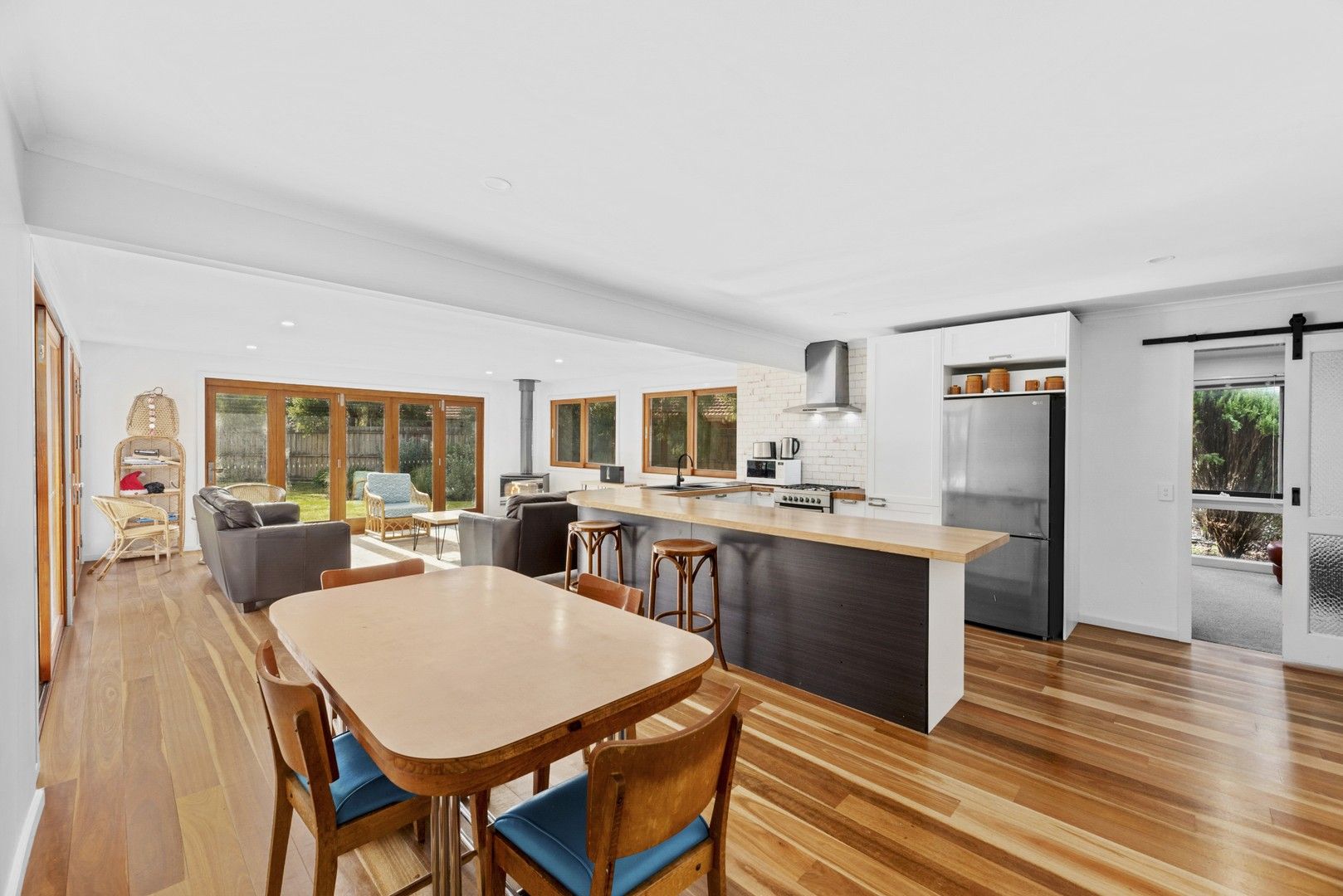 3 bedrooms House in 2 Ethel Court POINT LONSDALE VIC, 3225