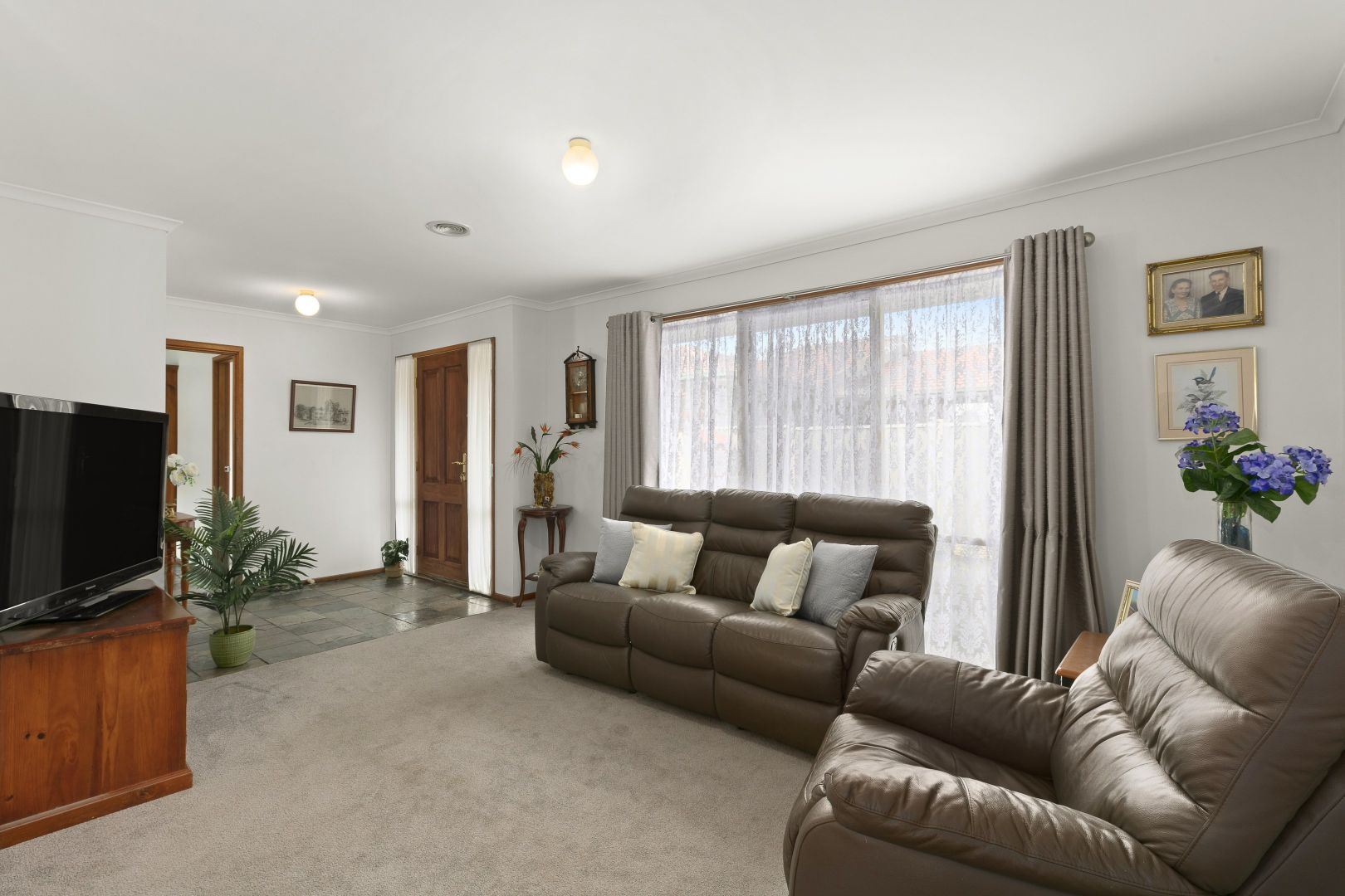 11 Bromwich Court, Mill Park VIC 3082, Image 2