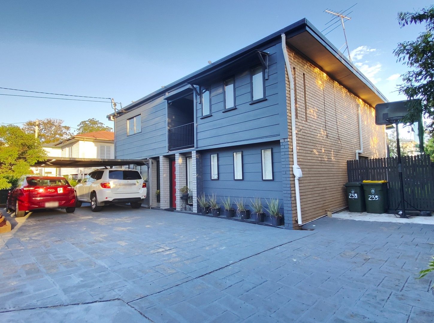 3 bedrooms House in 239 Nursery Road HOLLAND PARK QLD, 4121