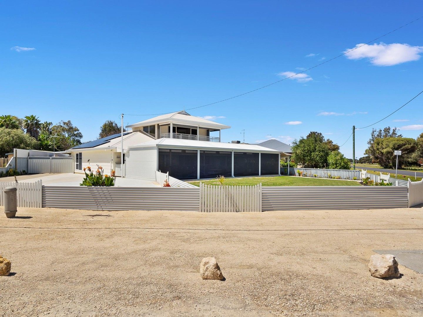 5 bedrooms House in 1 William Road COODANUP WA, 6210