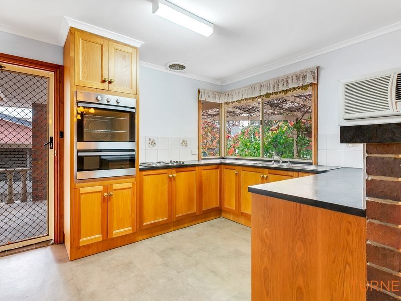 8 Bruce Street, Aberfoyle Park SA 5159, Image 2