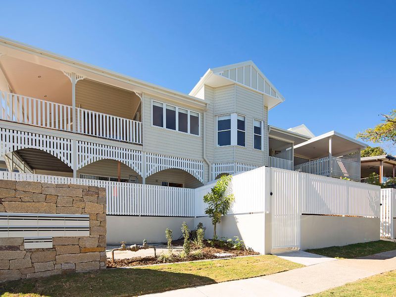 3 bedrooms Townhouse in 7/43 Raby Road COORPAROO QLD, 4151