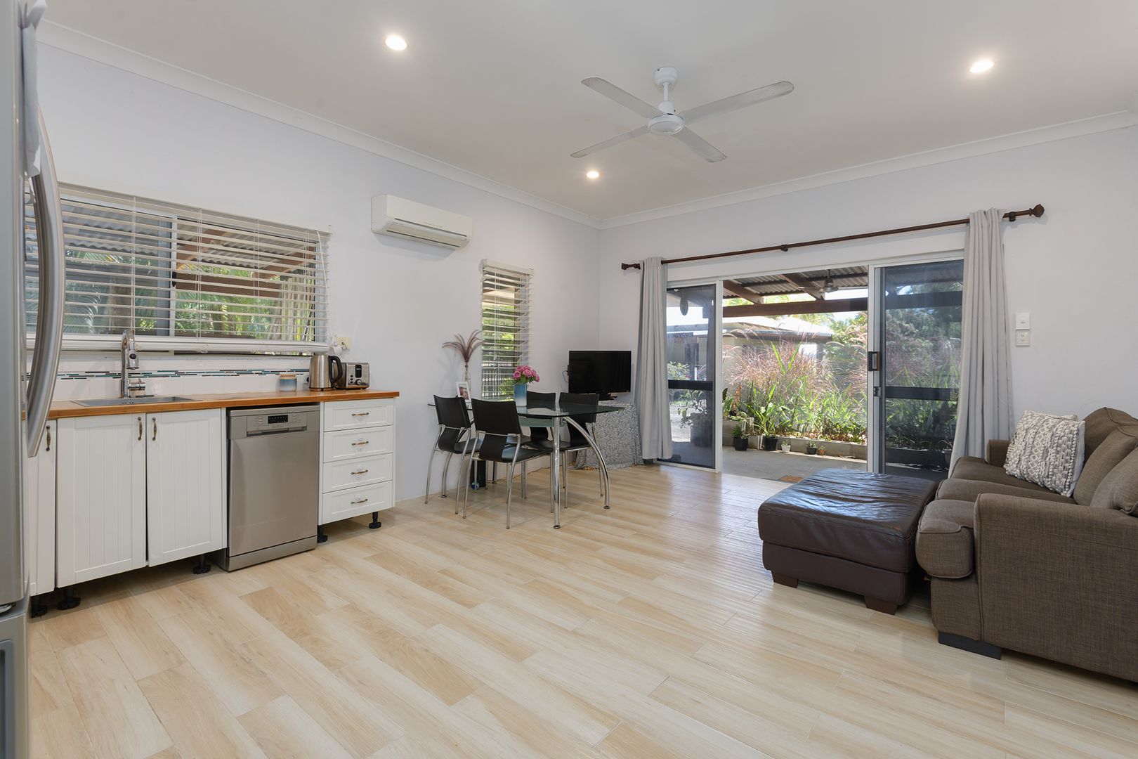 4/10-12 Albatross Close, Cooya Beach QLD 4873, Image 1