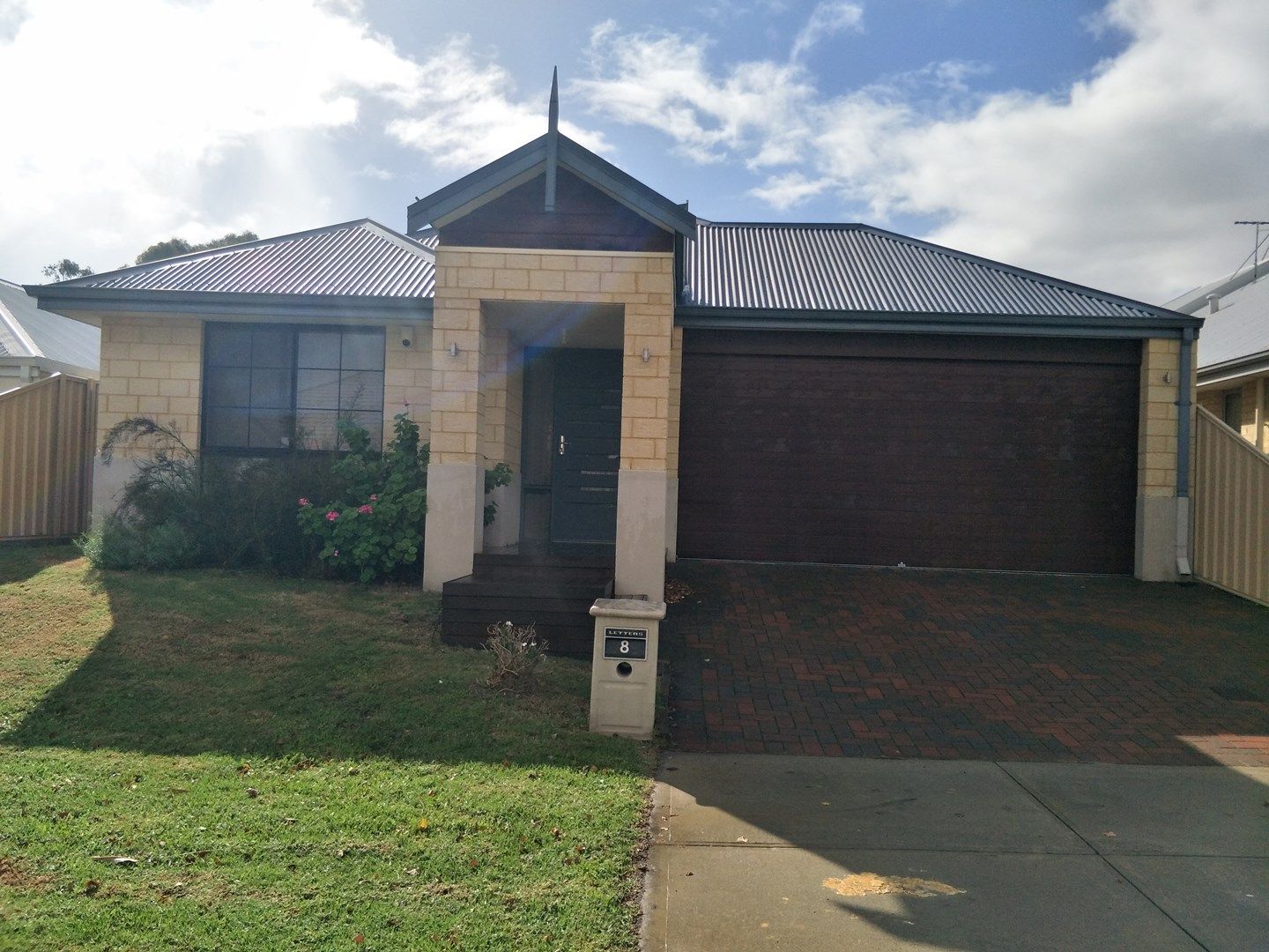 3 bedrooms House in 8 Laverstock Street SOUTH GUILDFORD WA, 6055