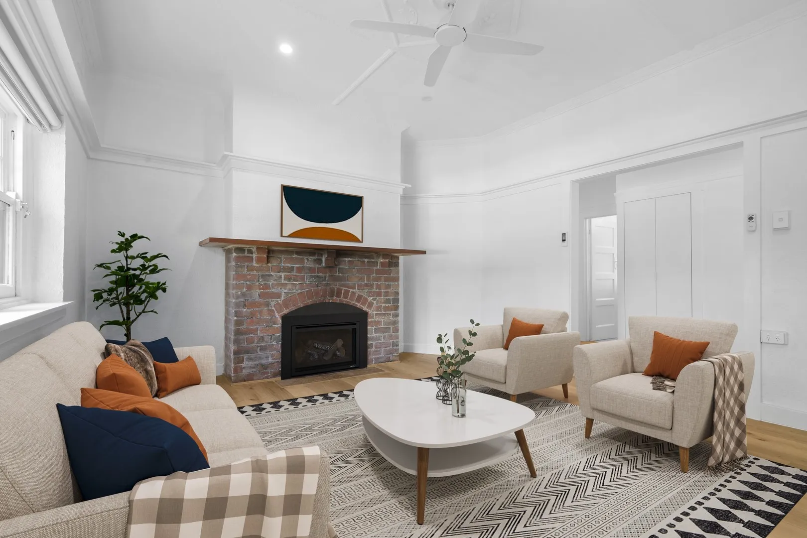 EXCEPTIONALLY RENOVATED 1940'S DECO, St Kilda