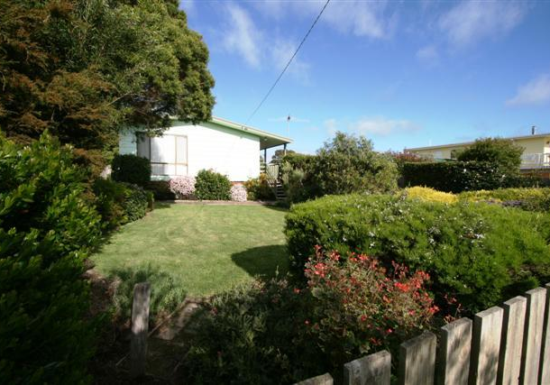 9 Boonderabbi Way, Cowes VIC 3922