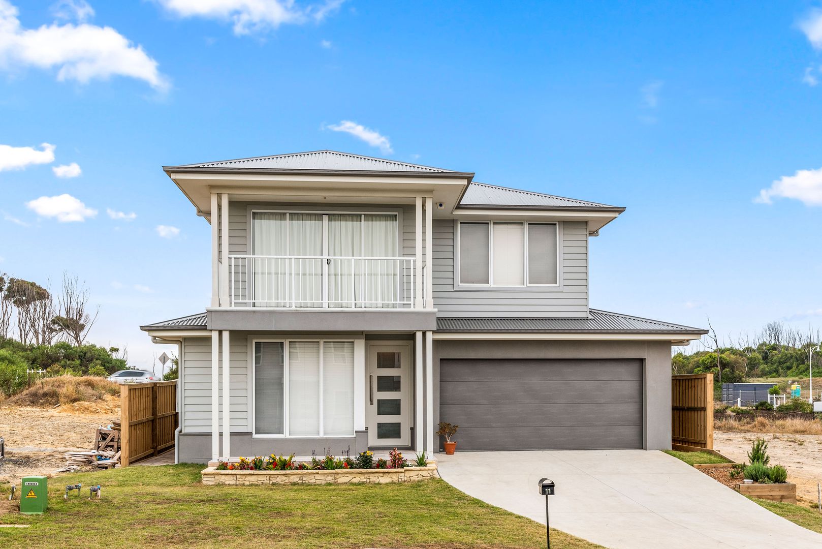 5 bedrooms House in 11 Silkstone Circuit CATHERINE HILL BAY NSW, 2281