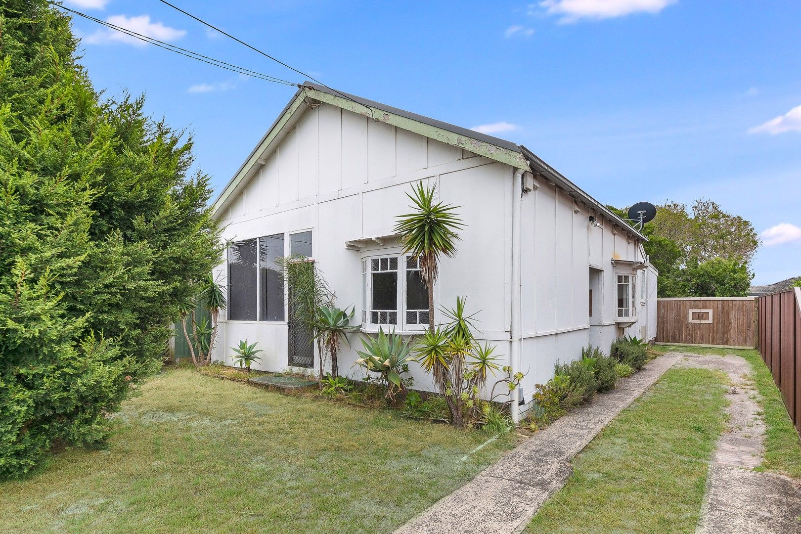 3 bedrooms House in 14 Banks Street MONTEREY NSW, 2217