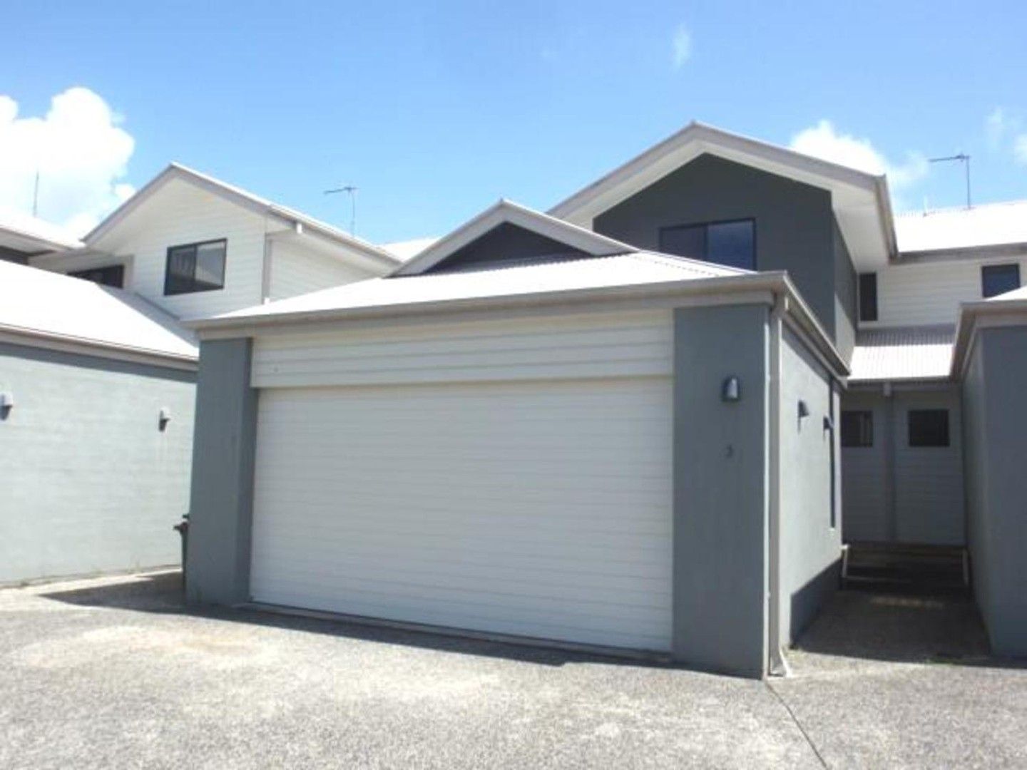 4 bedrooms Townhouse in 3/3 Bindaree Way OCEAN SHORES NSW, 2483