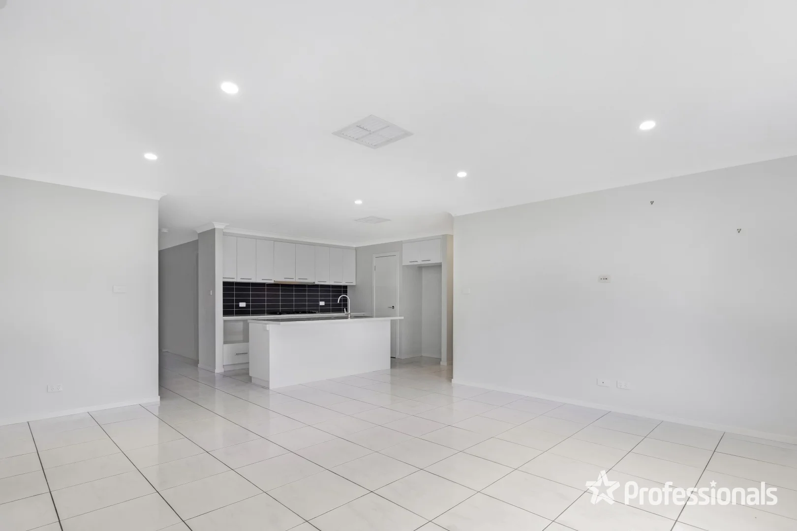 Additional image 5 of 16 Watson Boulevard, Lloyd NSW 2650