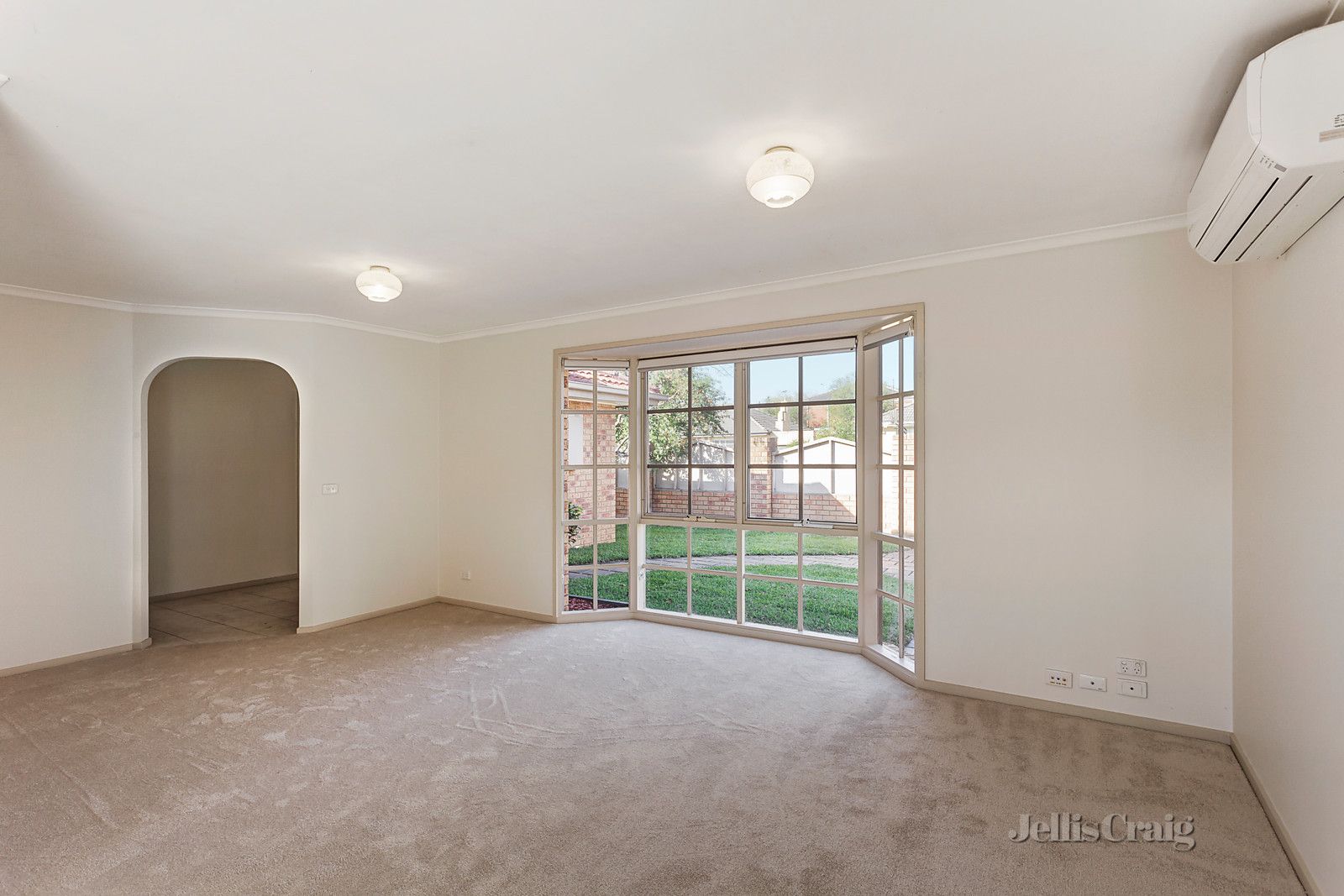 2/10 St James Avenue, Bentleigh VIC 3204, Image 2