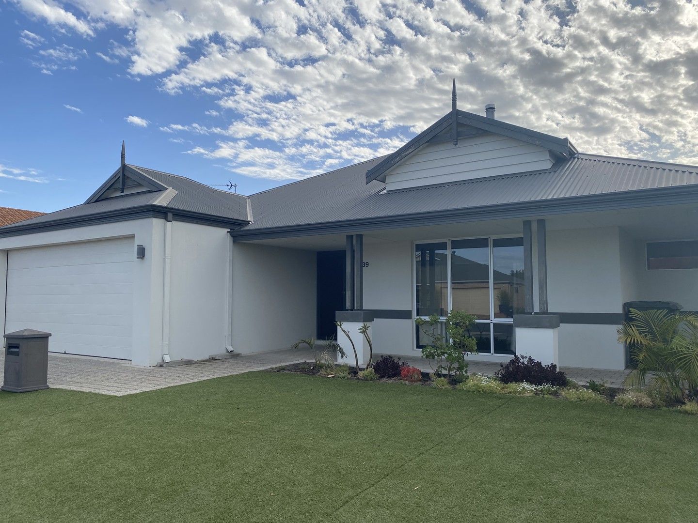 4 bedrooms House in 39 Braidwood Drive AUSTRALIND WA, 6233