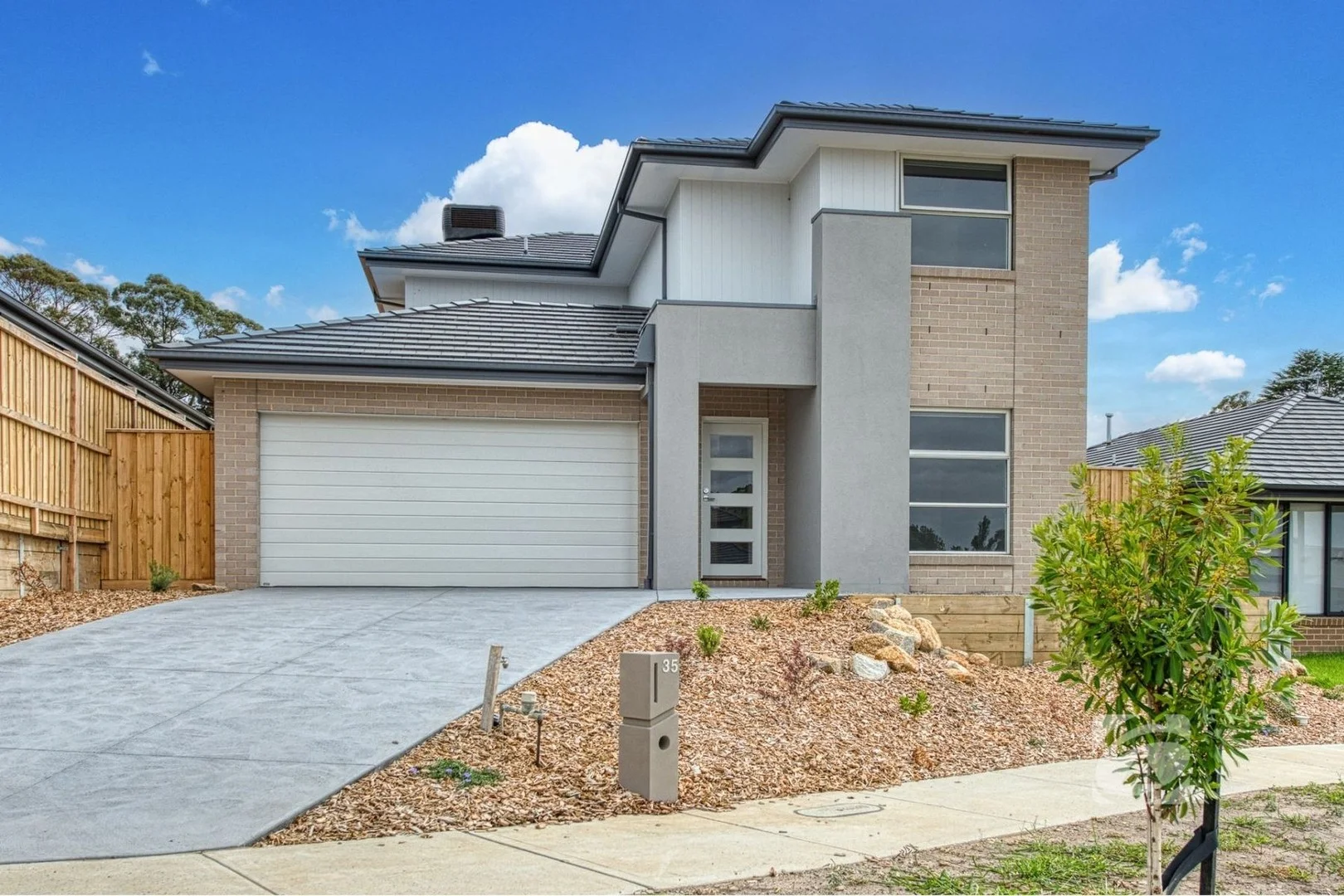 Primary image of 35 Allan Close, Pakenham VIC 3810