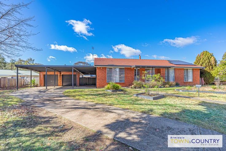 4 bedrooms House in 2 Penfold Place ARMIDALE NSW, 2350