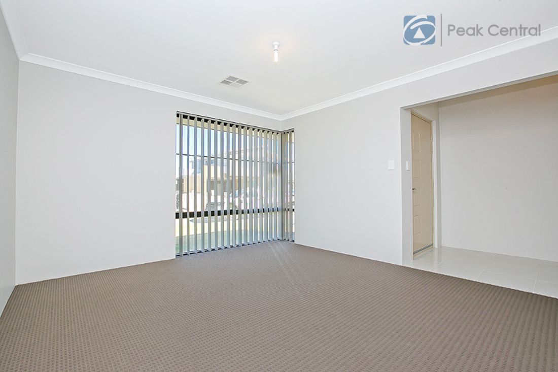 8 Savory Way, Treeby WA 6164, Image 1