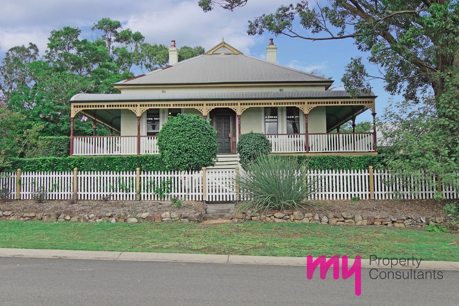 12 Belltrees Close, Glen Alpine Property History & Address Research