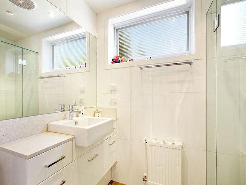 2 bedrooms Apartment / Unit / Flat in 4/14 Westbury St St ST KILDA EAST VIC, 3183