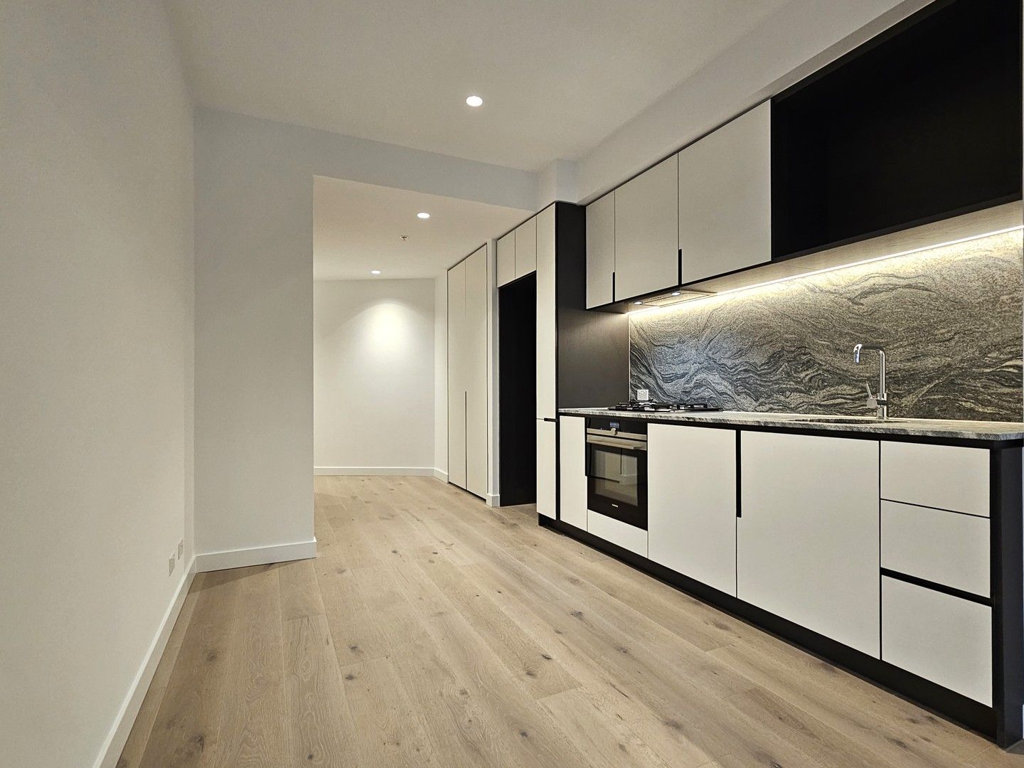 1 bedrooms Apartment / Unit / Flat in 608/260 Spencer Street MELBOURNE VIC, 3000