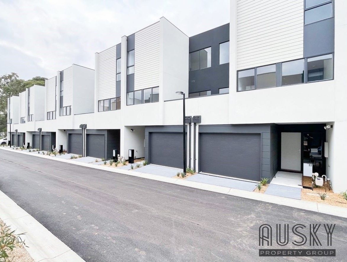 3 bedrooms Townhouse in 26 Kinsfolk Circuit DOVETON VIC, 3177