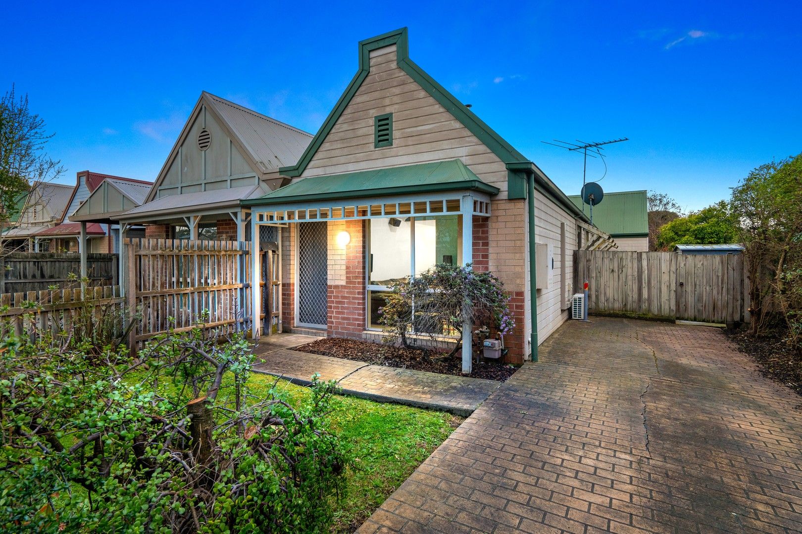 3 bedrooms House in 5 Joshua Court BUNDOORA VIC, 3083