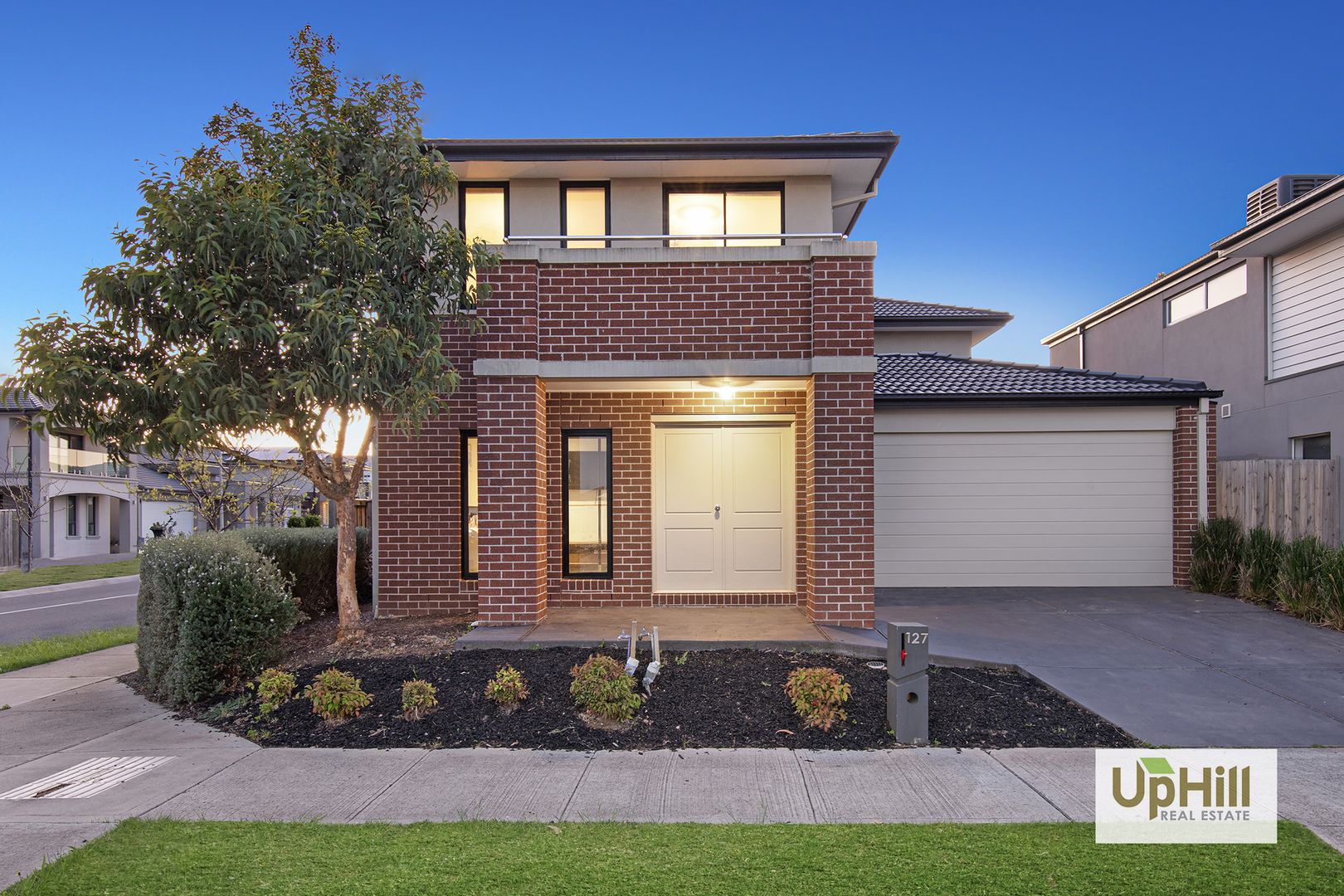127 Thoroughbred Drive, Clyde North VIC 3978