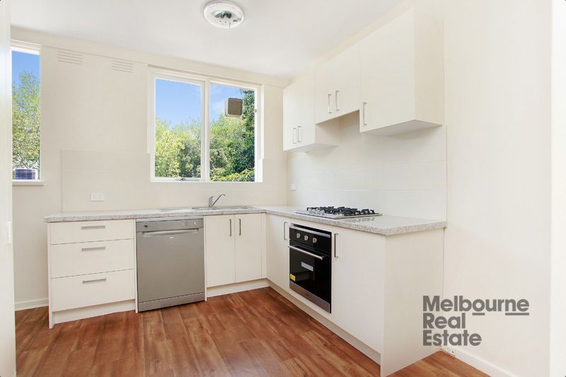 2 bedrooms Apartment / Unit / Flat in 9/2 Karbarook Avenue PRAHRAN VIC, 3181