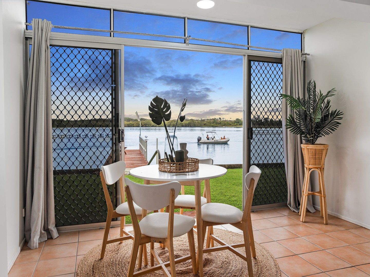 2 bedrooms Apartment / Unit / Flat in 2/76 Duporth Avenue MAROOCHYDORE QLD, 4558