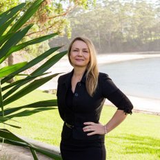 Michelle Mekrizis, Sales representative