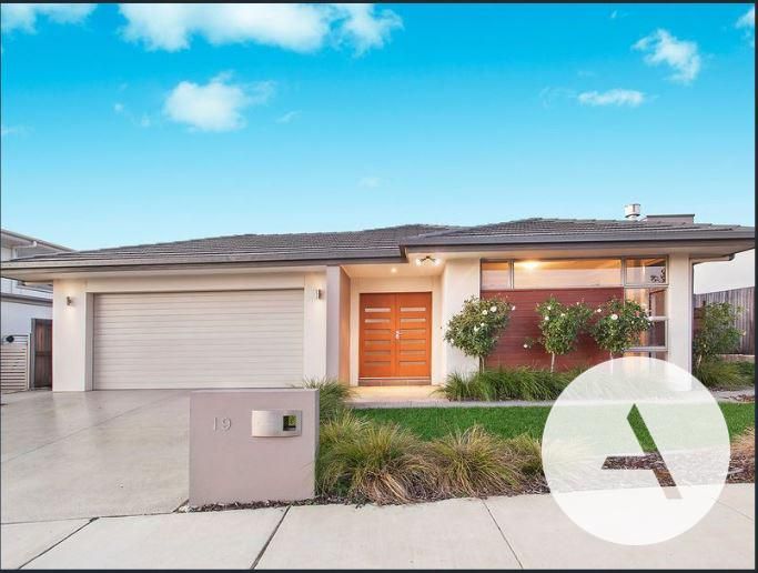 4 bedrooms House in 19 Langtree Crescent CRACE ACT, 2911