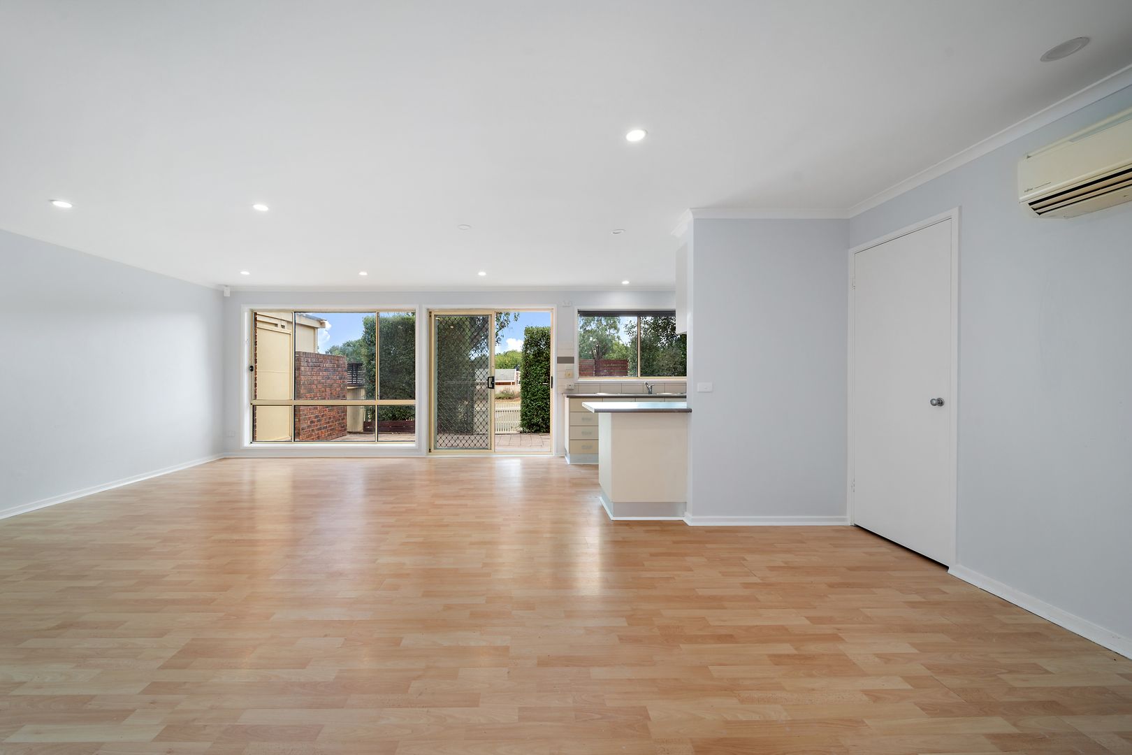 8/27 Elm Way, Jerrabomberra NSW 2619, Image 2