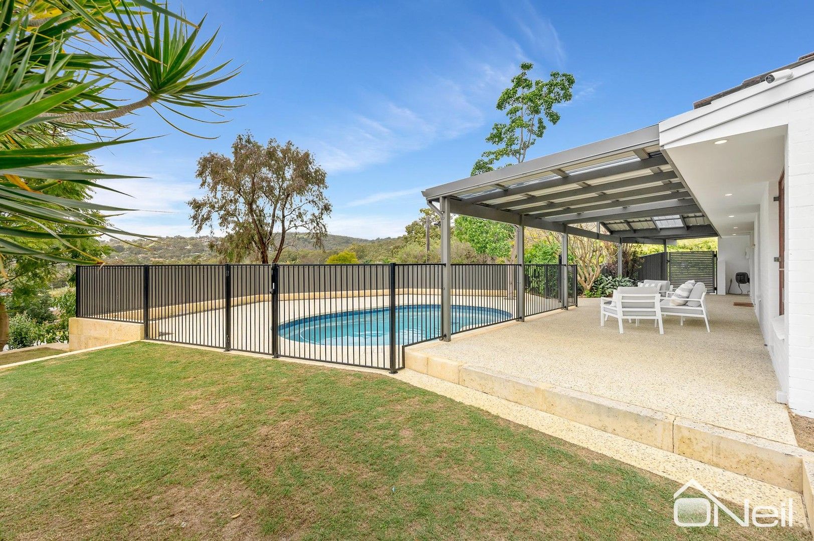 3 bedrooms House in 11 Carrigg Crescent MOUNT NASURA WA, 6112