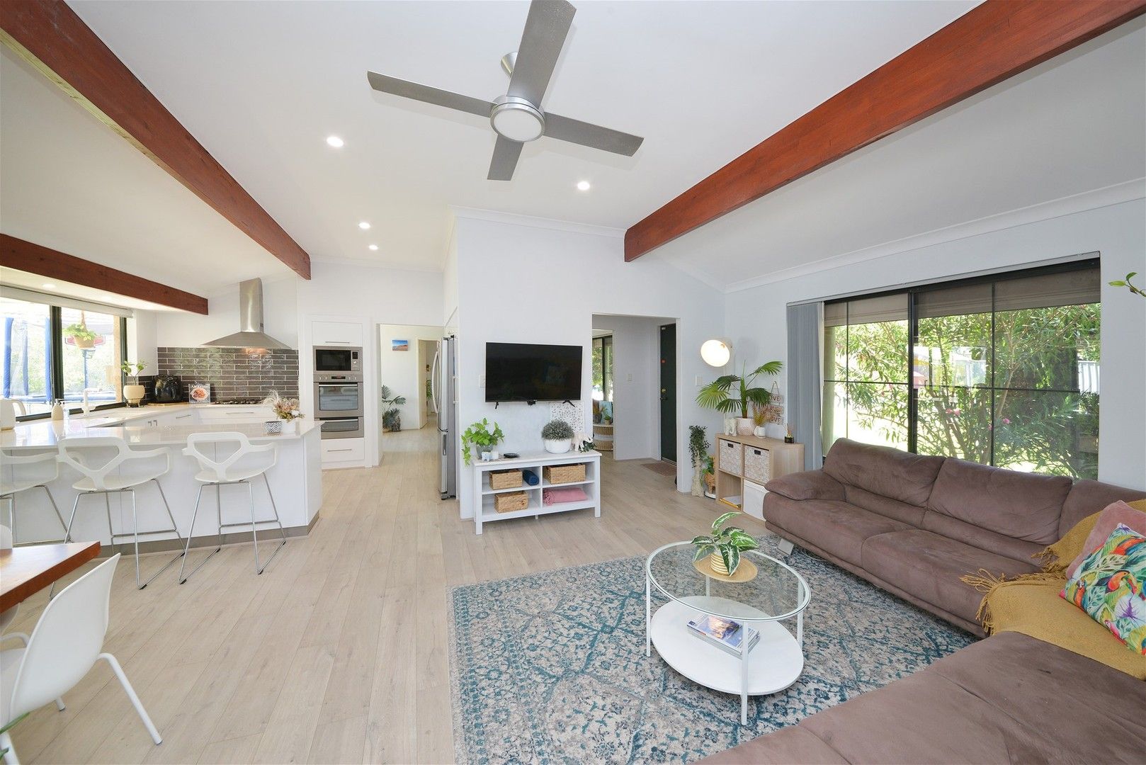 4 bedrooms House in 1 Harbour Elbow BANKSIA GROVE WA, 6031
