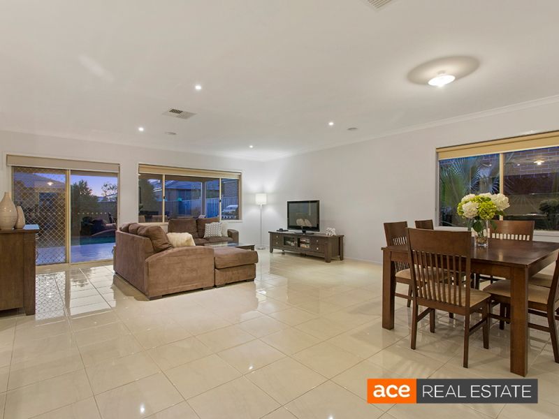 20 Dunlin Crescent, Williams Landing VIC 3027, Image 2