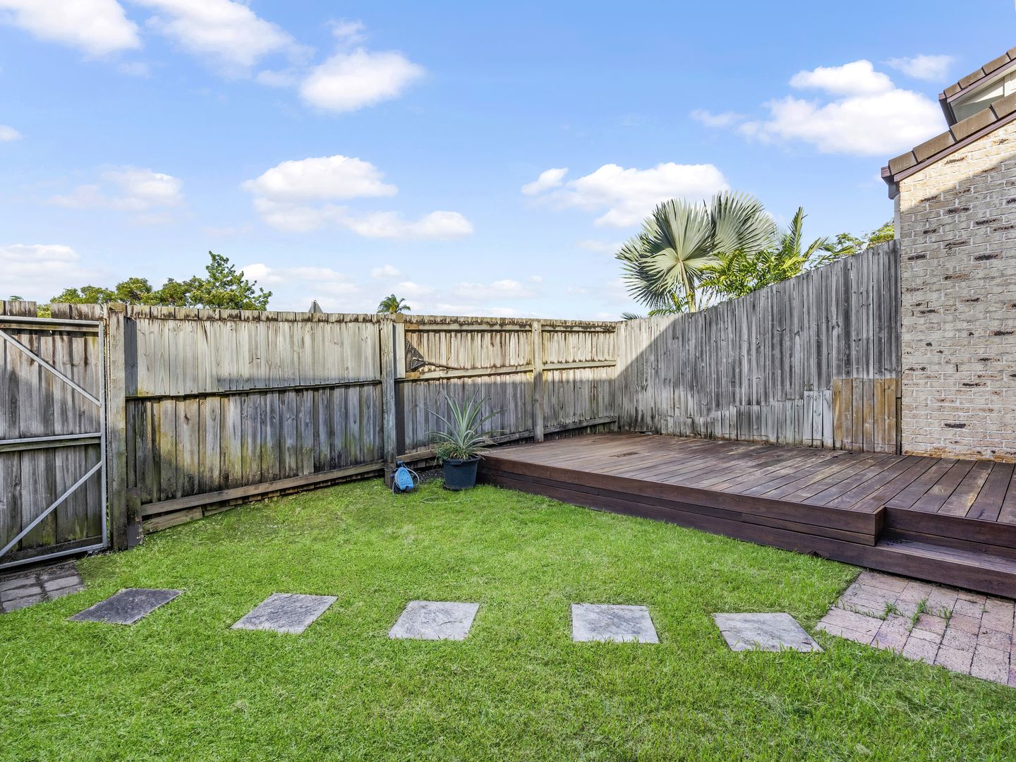 11/164 Alexander Drive, Highland Park QLD 4211, Image 2