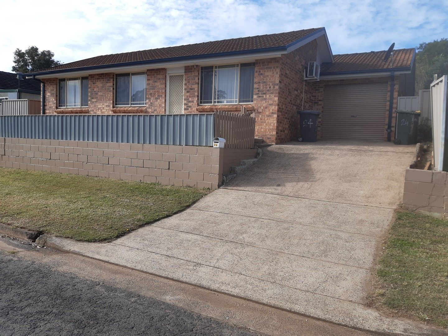 3 bedrooms House in 24 Bougainville Road GLENFIELD NSW, 2167