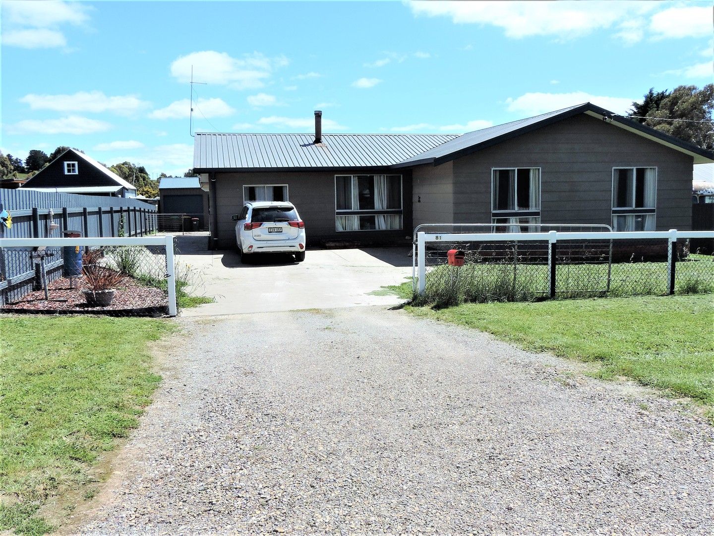 5 bedrooms House in 81 Bunnaby Street TARALGA NSW, 2580