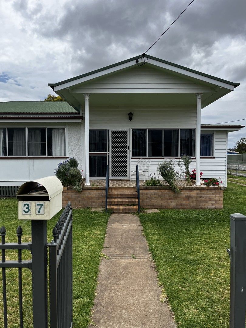3 bedrooms House in 37 Pratten Street WARWICK QLD, 4370