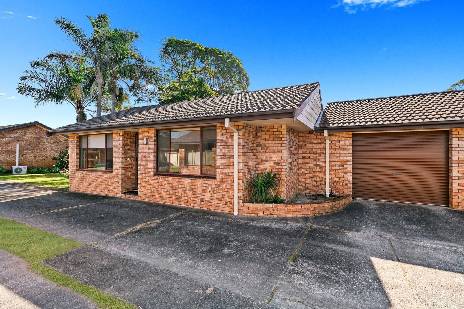 2 bedrooms Villa in 2/59 Cogra Road WOY WOY NSW, 2256