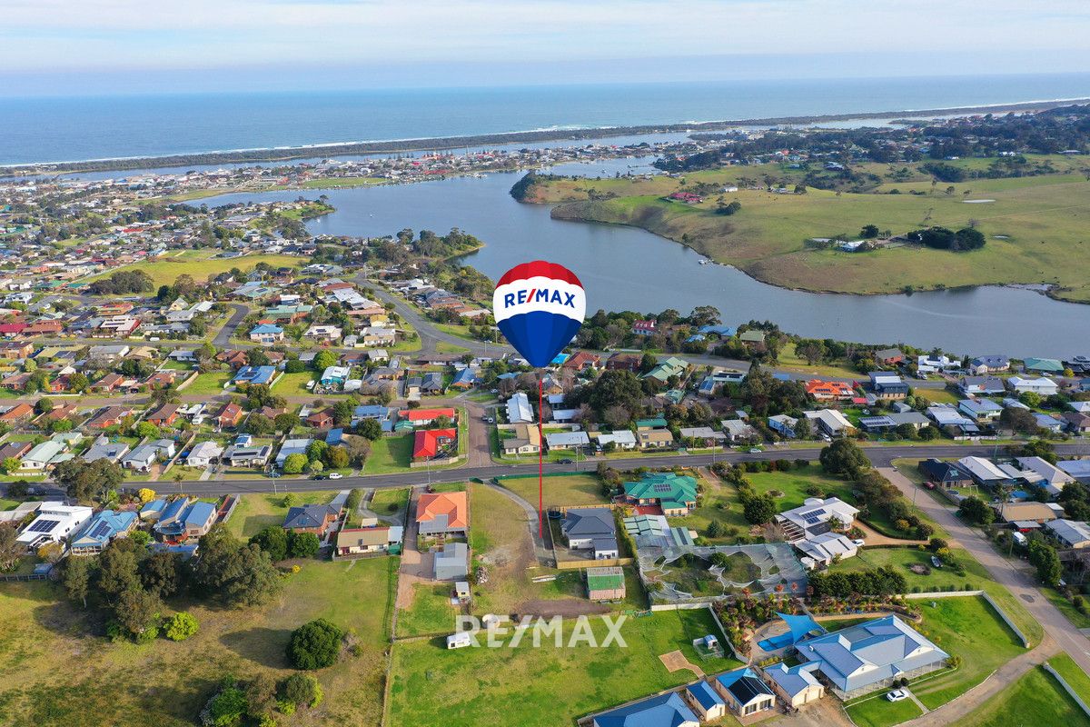 3 bedrooms House in 2/58 Capes Road LAKES ENTRANCE VIC, 3909