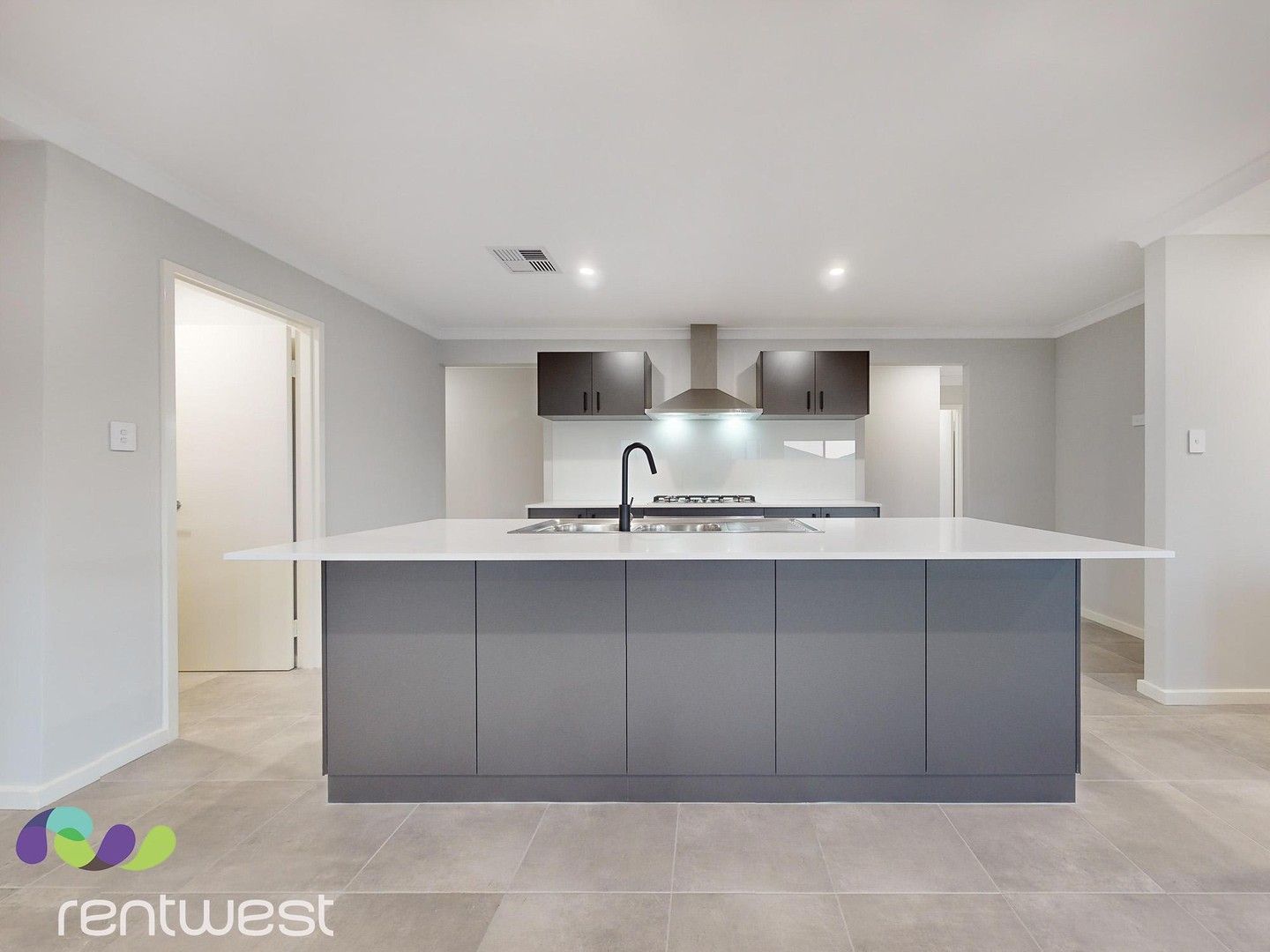 4 bedrooms House in 10 Cabrillo Road MADORA BAY WA, 6210