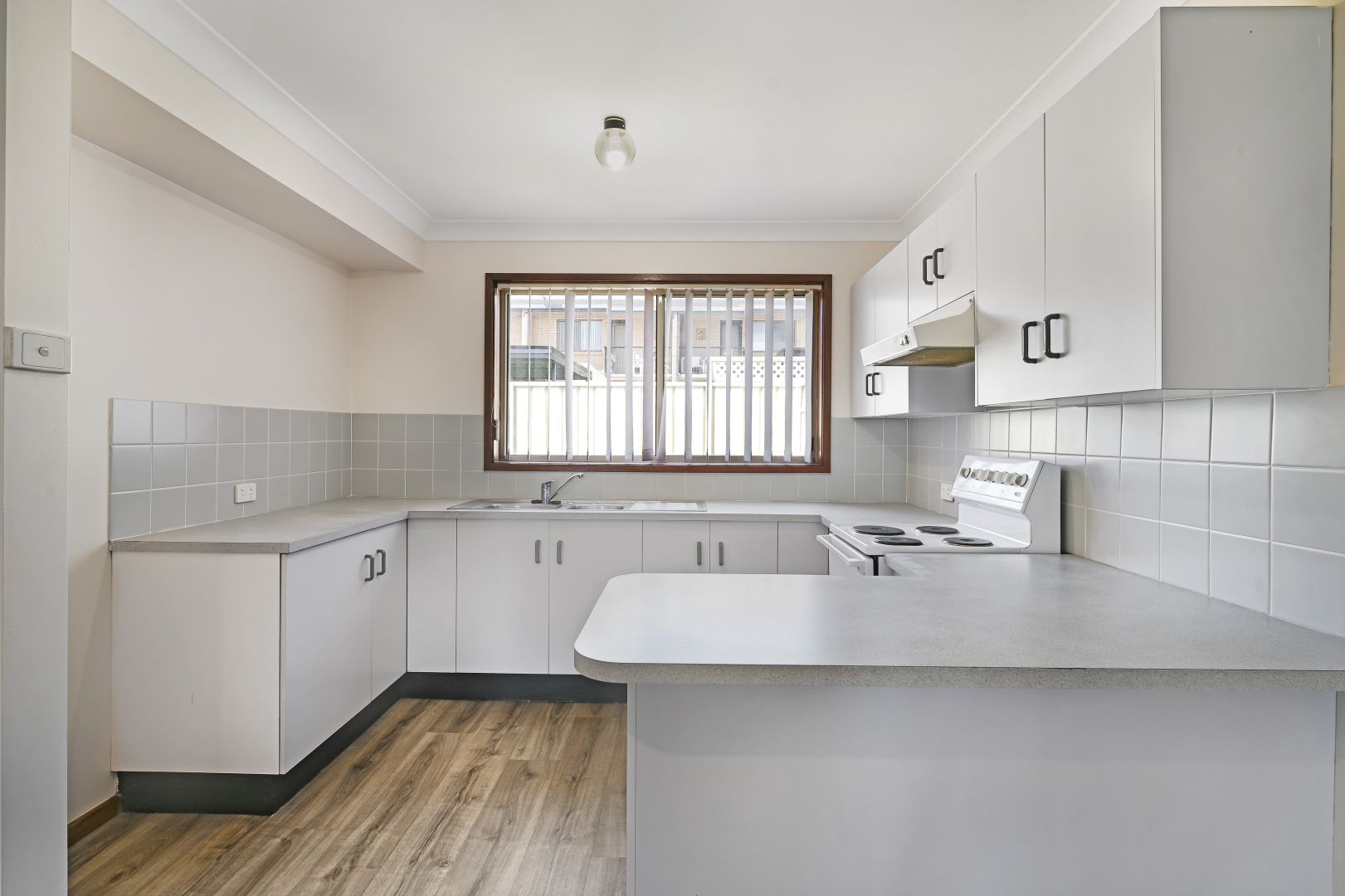 1/4 Emily Street, Marks Point NSW 2280, Image 1