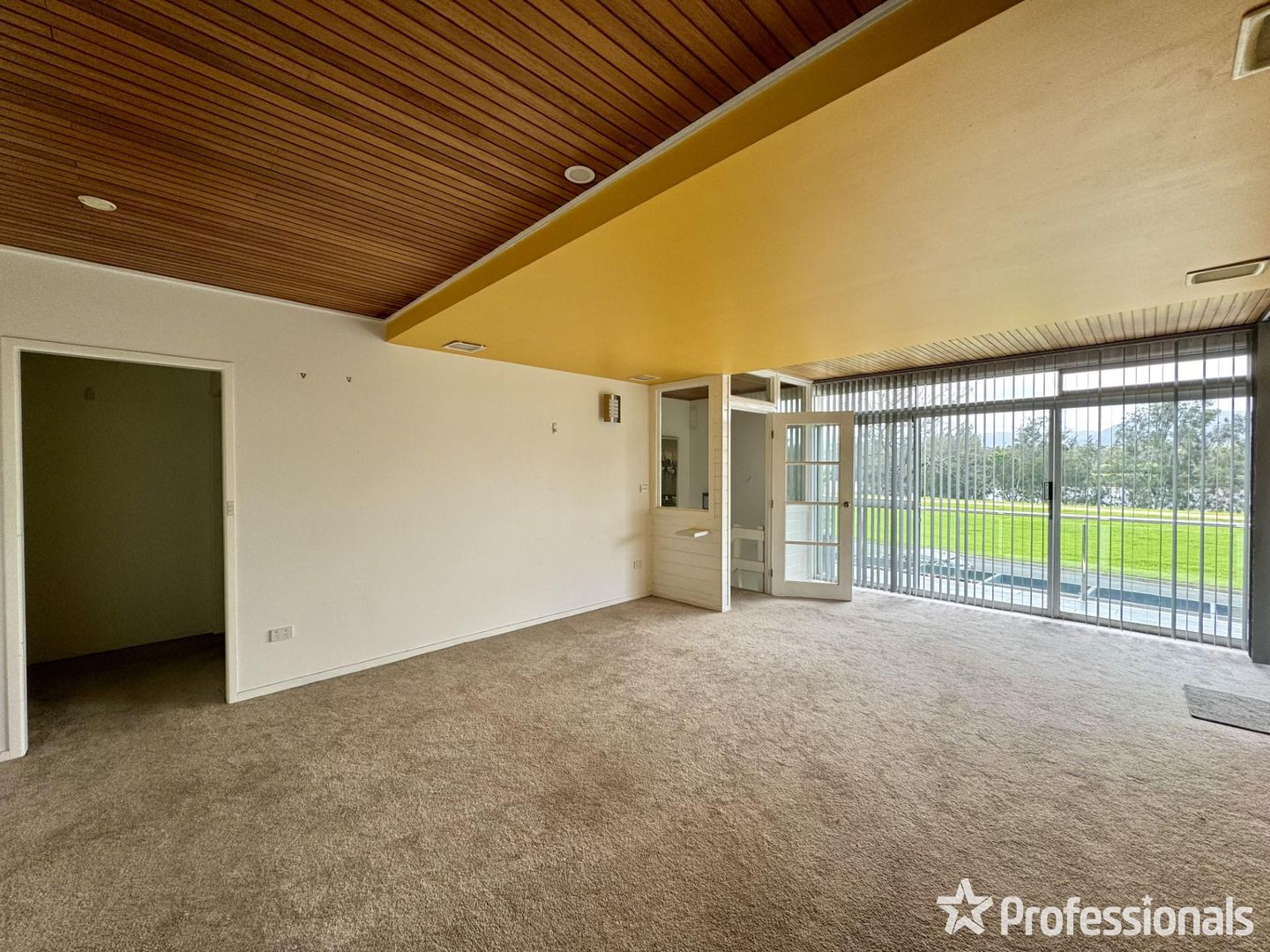 16A Riverview Road, Nowra NSW 2541 Apartment For Rent 500 Domain