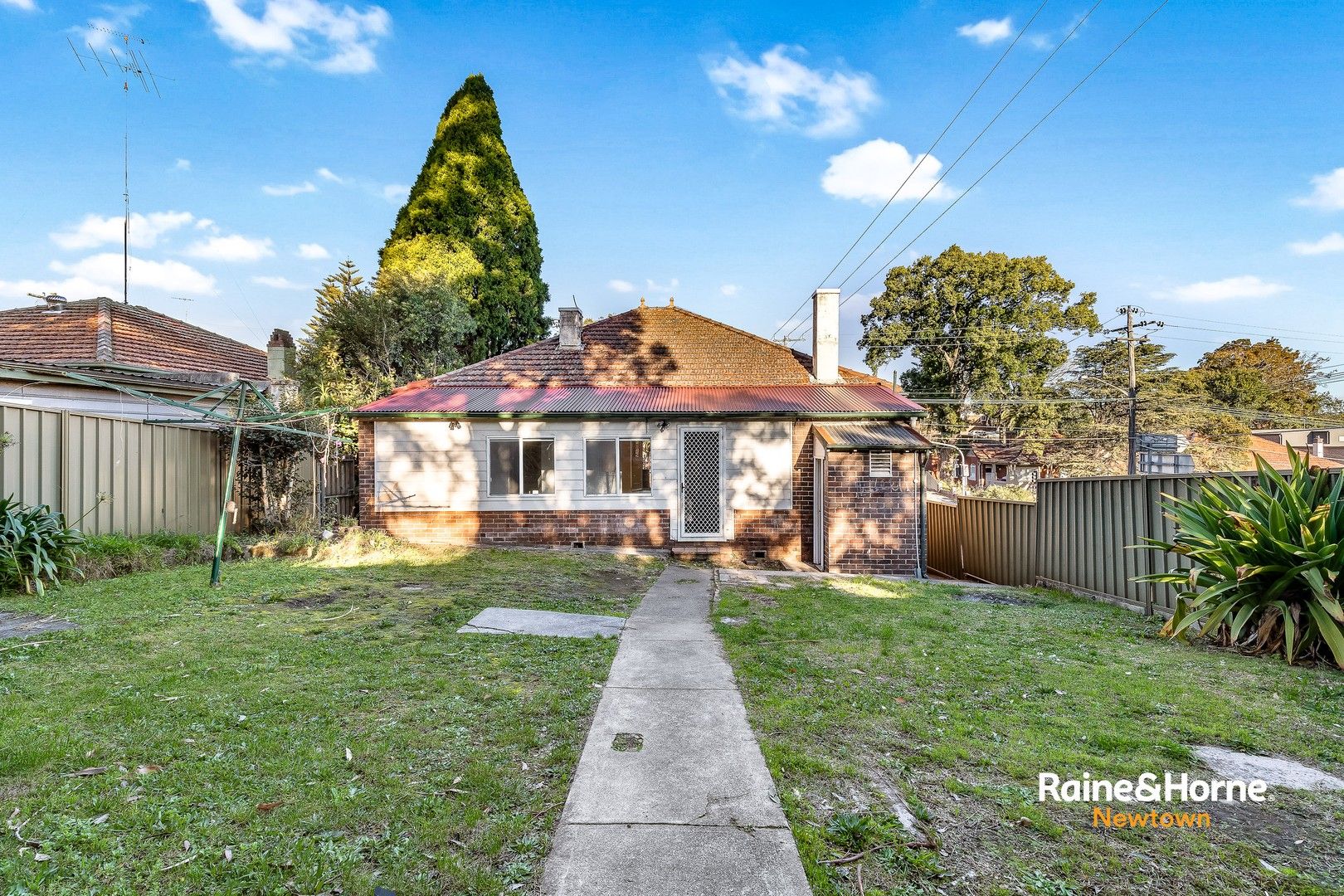 3 bedrooms House in 37 Hillcrest Avenue HURSTVILLE NSW, 2220