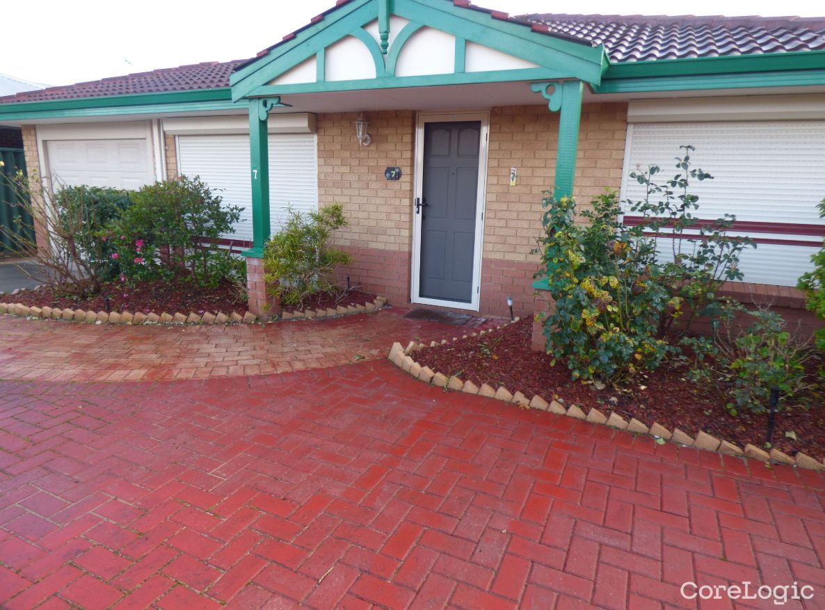 3 bedrooms House in 7 Breccia Court BALLAJURA WA, 6066