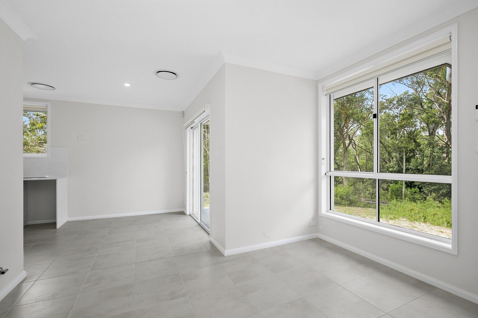 2 bedrooms Apartment / Unit / Flat in 40a Carnarvon Drive FRENCHS FOREST NSW, 2086