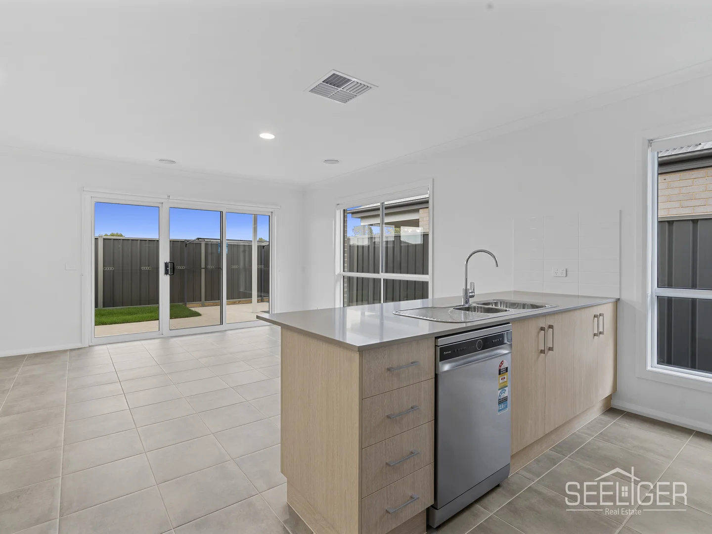 Additional image 3 of 1/10 Fortune Parade, Yarrawonga VIC 3730