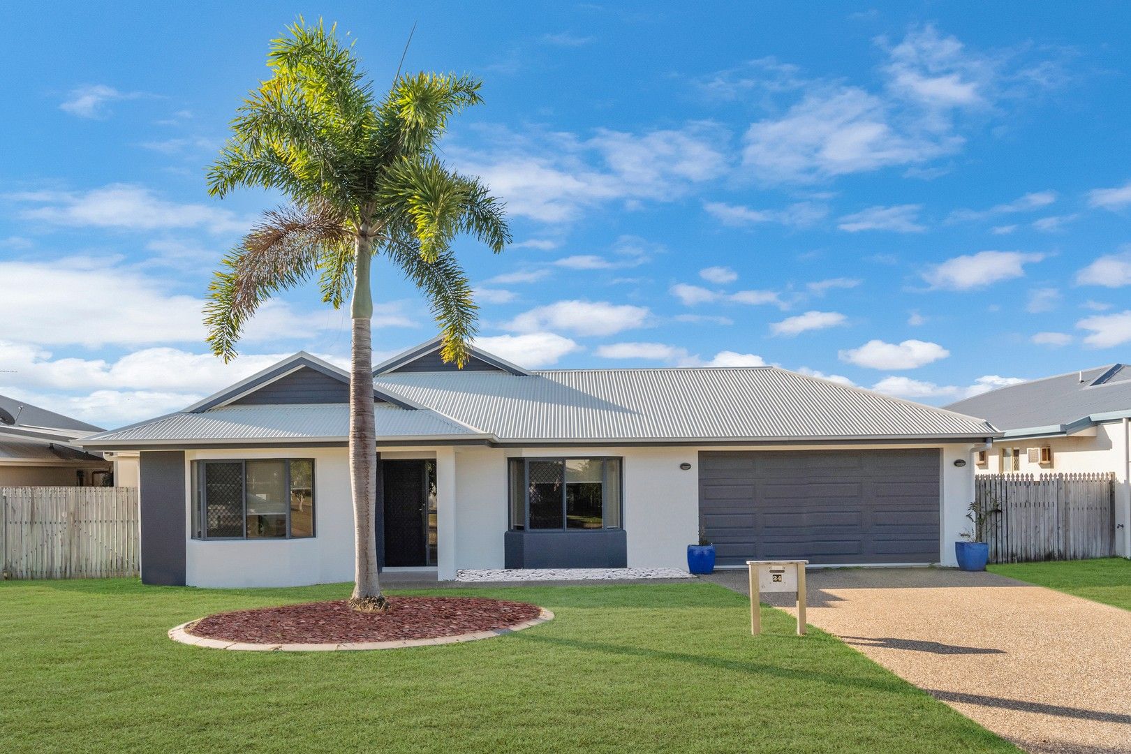 4 bedrooms House in 24 Hilton Way MOUNT LOUISA QLD, 4814